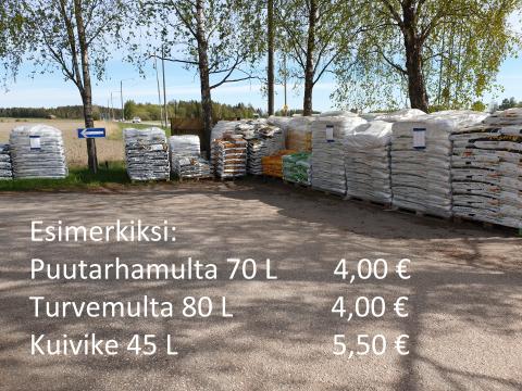 Puutarhamullat, kuorikkeet ja kuivikkeet Pyheen kyläkaupasta.